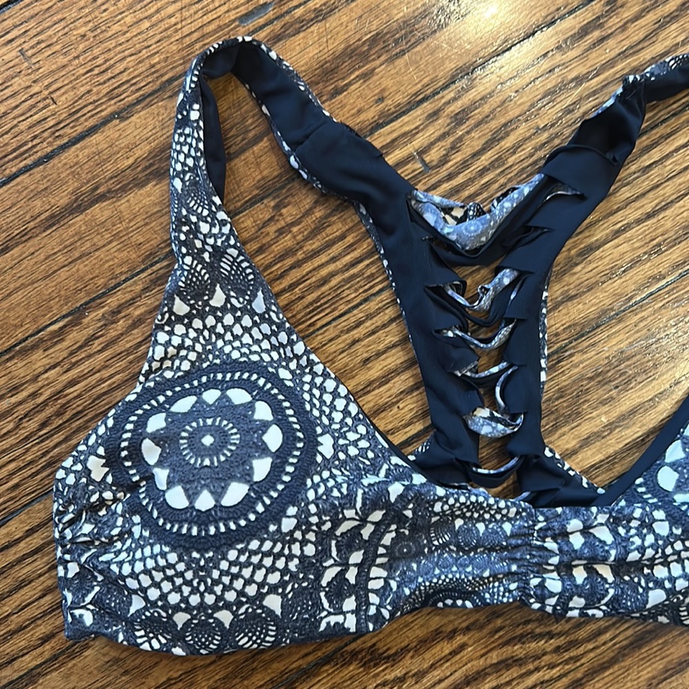 Lace patterned bikini - Picture 2 of 6